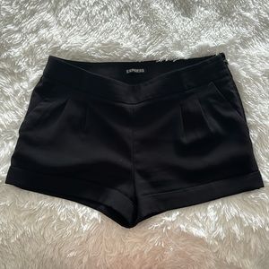 Express Mid Pleated Shorts